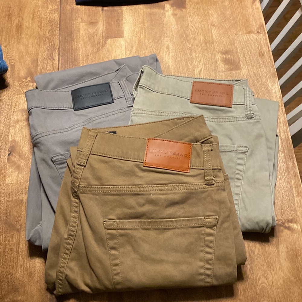 Lucky Brand 410 Athletic fit Khakis 32 x 32